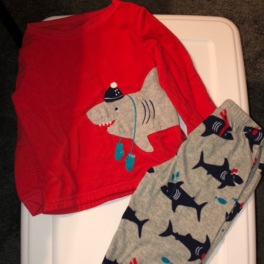 Christmas/Winter shark Carter’s pajamas. Size 3T